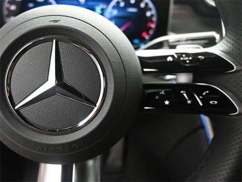 Used 2025 Mercedes-Benz GLC 300 image 14