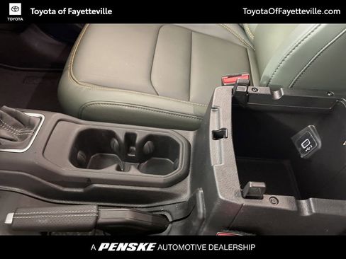 Used 2025 Jeep Gladiator Mojave image 34