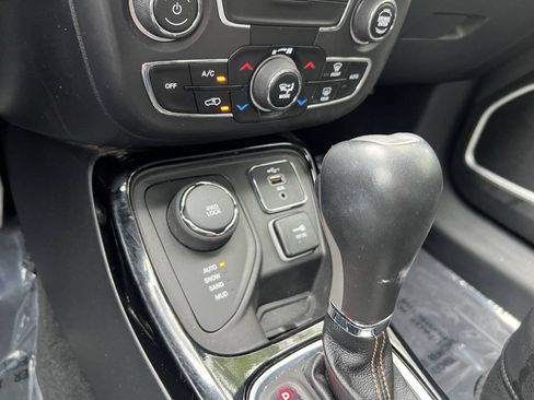 Used 2019 Jeep Compass Limited AWD/4WD image 18