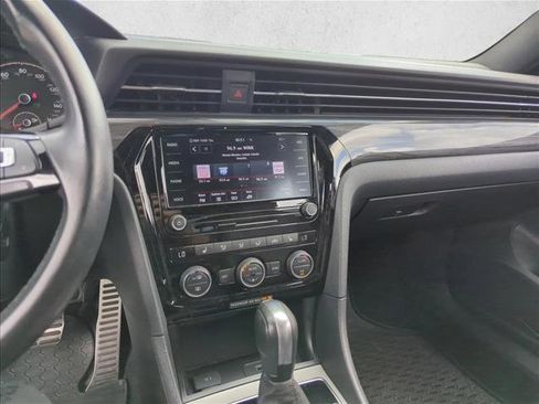 Used 2022 Volkswagen Passat 2.0T R-Line image 14