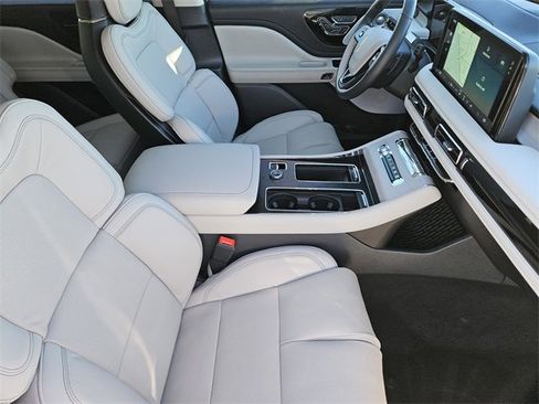 New 2026 Lincoln Aviator Reserve image 13