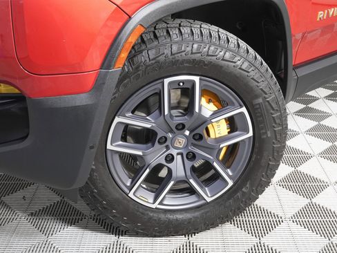 Used 2022 Rivian R1T Adventure image 31