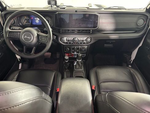 Used 2024 Jeep Wrangler Unlimited Rubicon AWD/4WD image 18