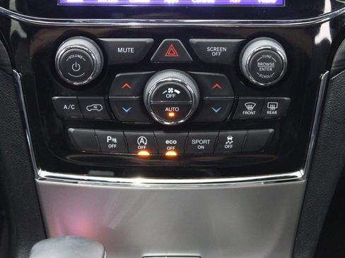 Used 2019 Jeep Grand Cherokee Altitude AWD/4WD image 28