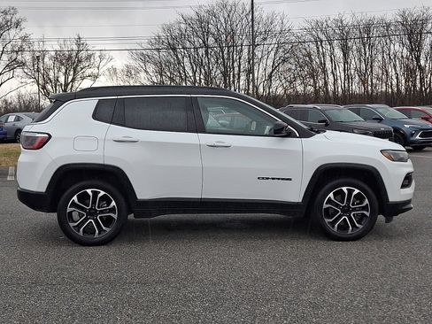 Used 2023 Jeep Compass Limited image 7
