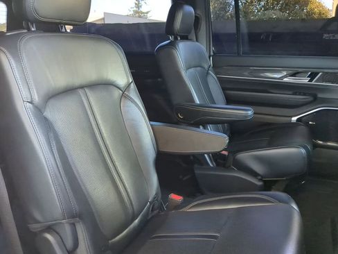 Used 2022 Jeep Wagoneer Series III w/ Premium Group I image 7