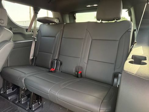 New 2026 Chevrolet Suburban Z71 w/ Comfort Package AWD/4WD image 23