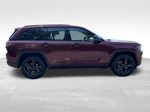 Used 2023 Jeep Grand Cherokee Altitude AWD/4WD image 6