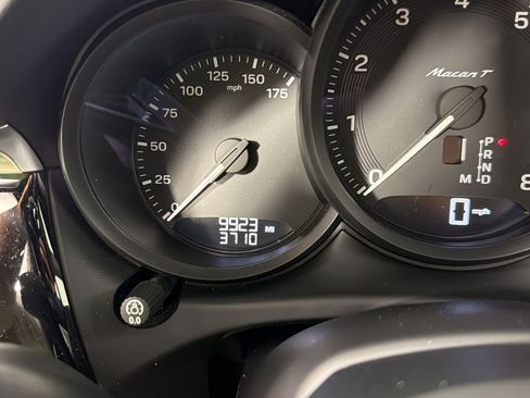 Certified 2024 Porsche Macan Turbo AWD/4WD image 22