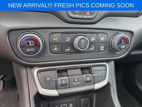 Used 2023 GMC Terrain SLE w/ Driver Convenience Package image 12