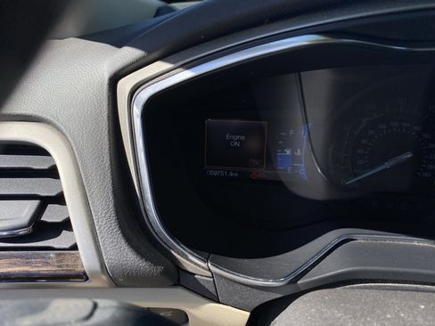 Used 2016 Ford Fusion SE w/ Equipment Group 202A image 25