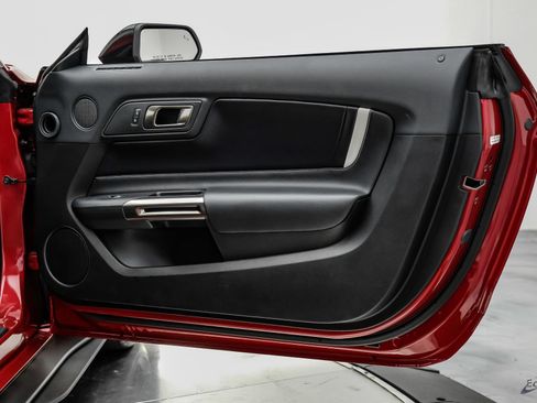 Used 2021 Ford Mustang Shelby GT500 w/ Carbon Fiber Handling Package RWD image 94