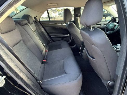 Used 2023 Chrysler 300 Touring w/ Sport Appearance Package RWD image 29