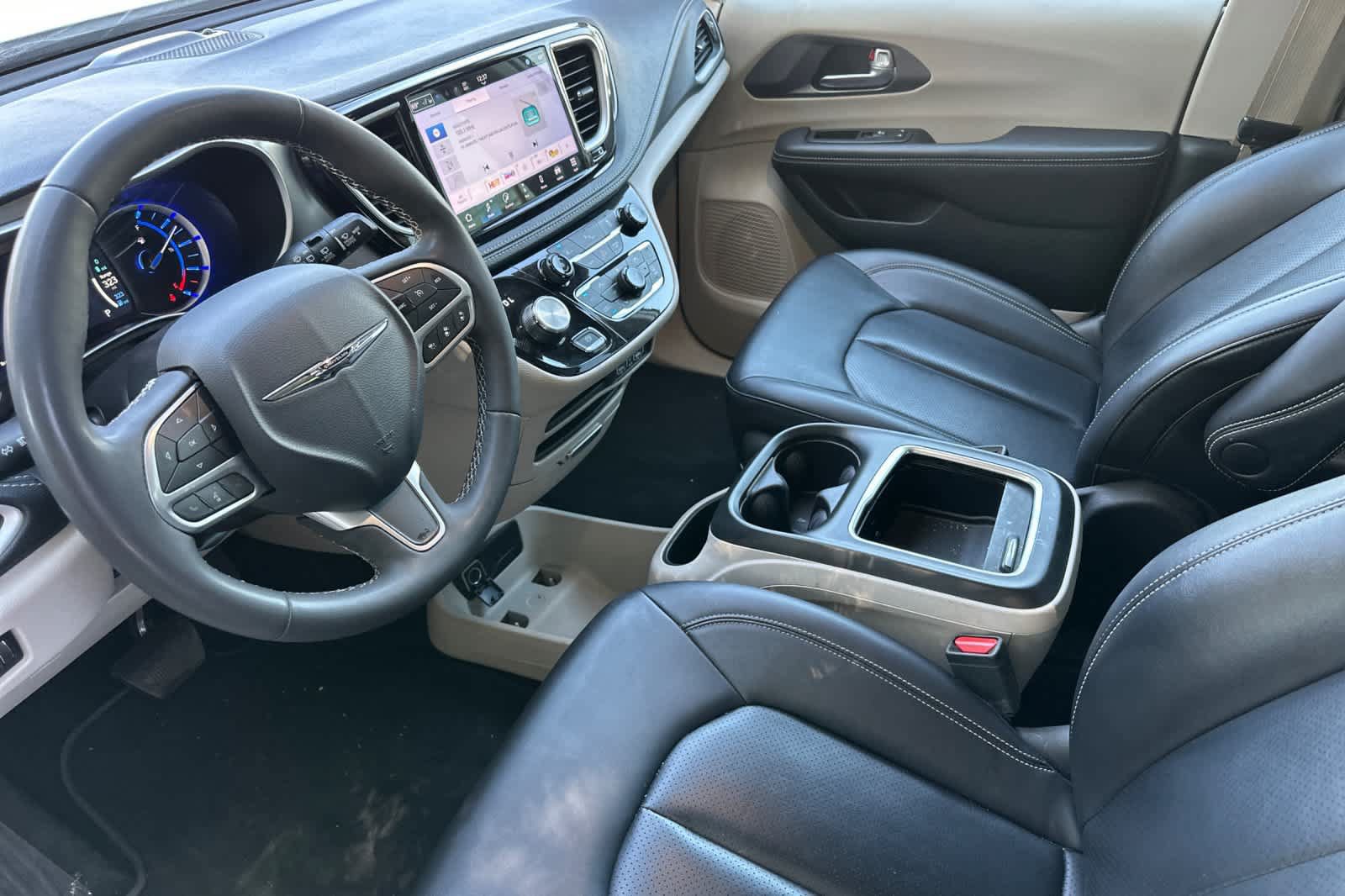 Used 2024 Chrysler Pacifica Limited FWD image 14