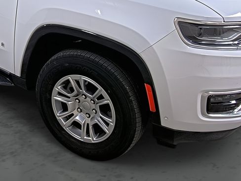 Used 2024 Jeep Wagoneer 4WD image 14