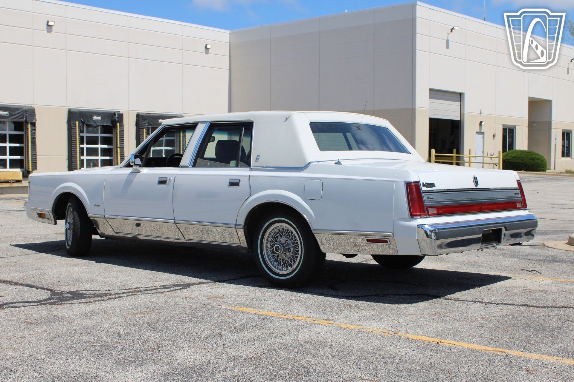 Used 1988 Lincoln Town Car Signature RWD image 8