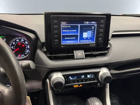 Used 2021 Toyota RAV4 LE AWD/4WD image 14