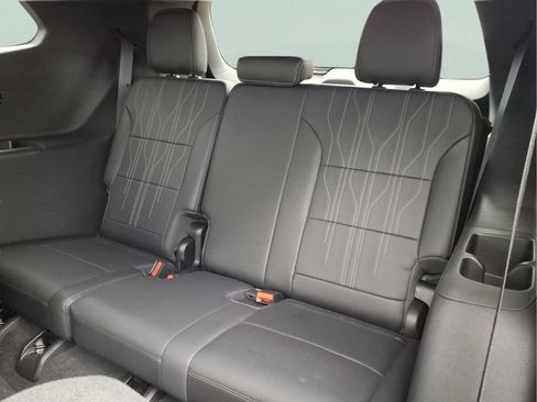 Used 2025 Buick Enclave Avenir w/ Super Cruise Package AWD/4WD image 16