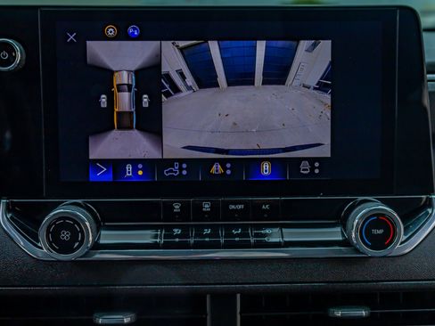 Used 2023 Chevrolet Colorado Trail Boss w/ Technology Package image 25