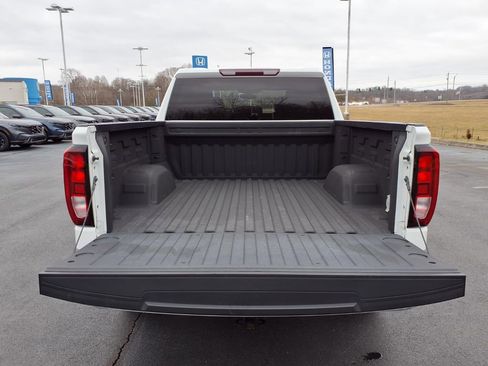 Used 2021 GMC Sierra 1500 4x4 Crew Cab w/ Sierra Value Package image 10