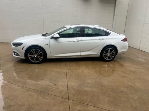 Used 2019 Buick Regal Essence w/ Driver Confidence Package I image 1