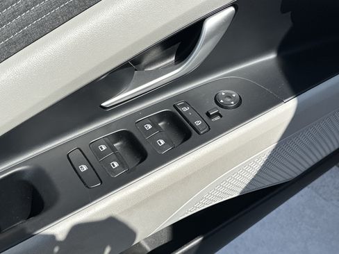 Used 2025 Hyundai Elantra Limited FWD image 15