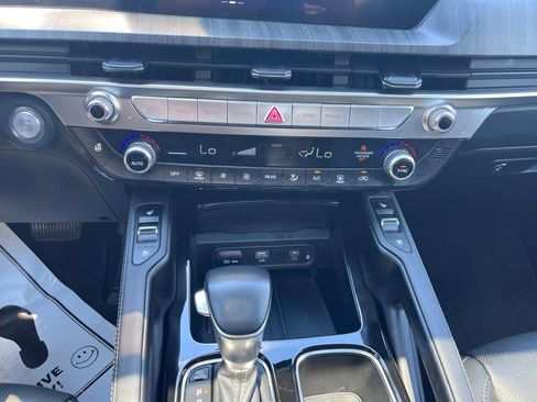 Used 2024 Kia Telluride EX w/ EX Captain's Chair Package AWD/4WD image 15