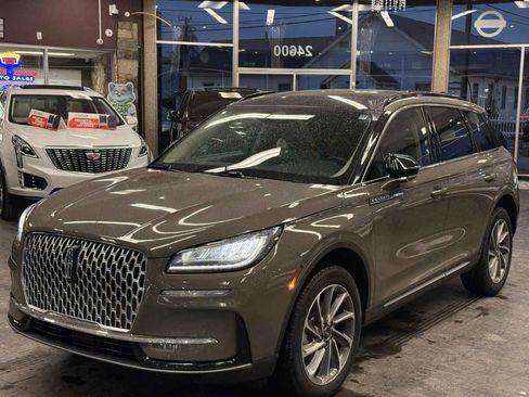 Used 2025 Lincoln Corsair AWD w/ Equipment Group 101A image 3