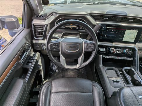 Used 2024 GMC Sierra 2500 Denali w/ Denali Reserve Package AWD/4WD image 17