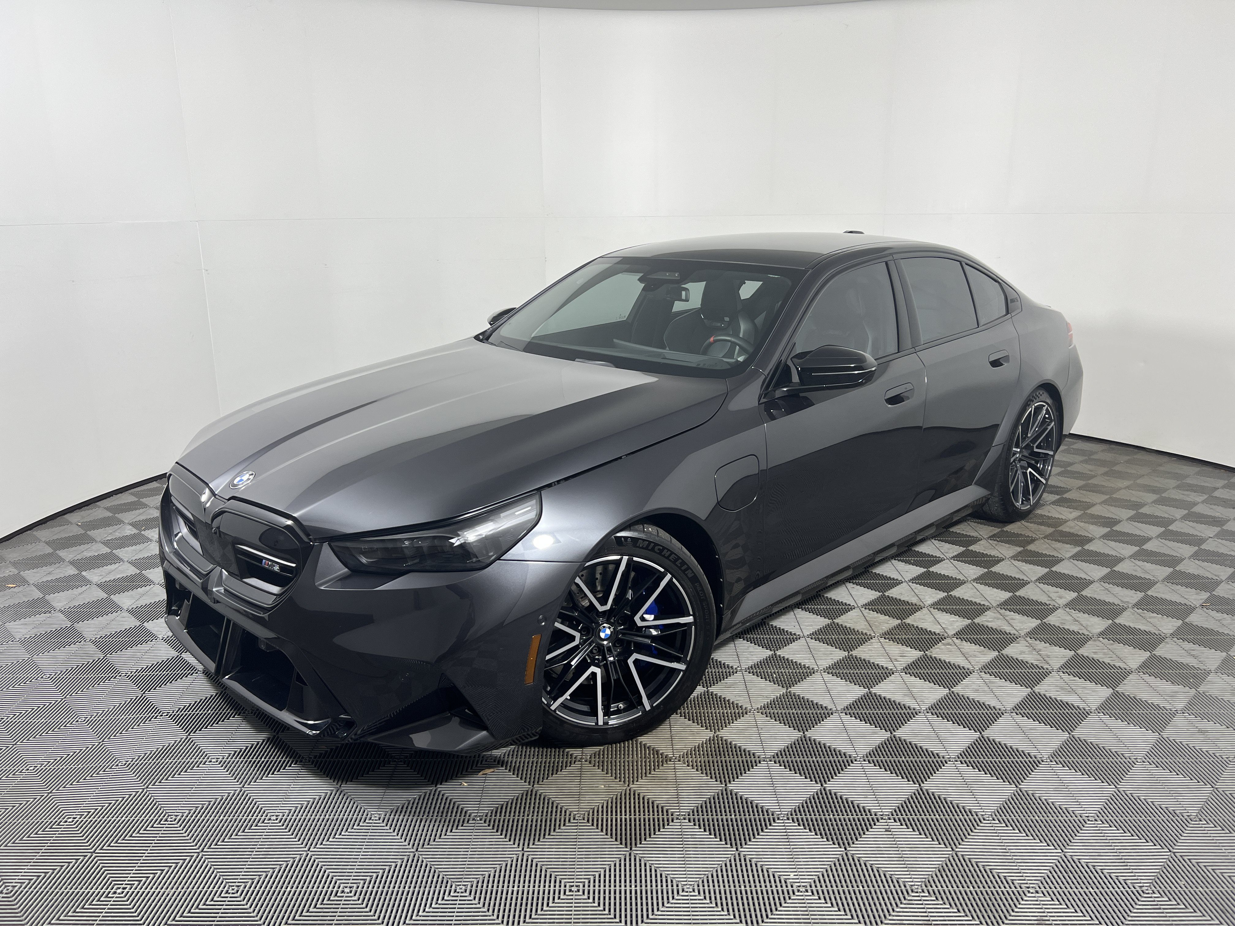 Used 2025 BMW M5 w/ Executive Package AWD/4WD image 1