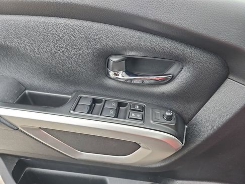 Used 2024 Nissan Titan SV w/ SV Convenience Package image 31