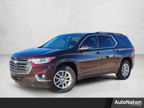 Used 2021 Chevrolet Traverse LT image 1