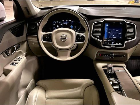 Used 2022 Volvo XC90 T8 Inscription w/ Lounge Package image 5