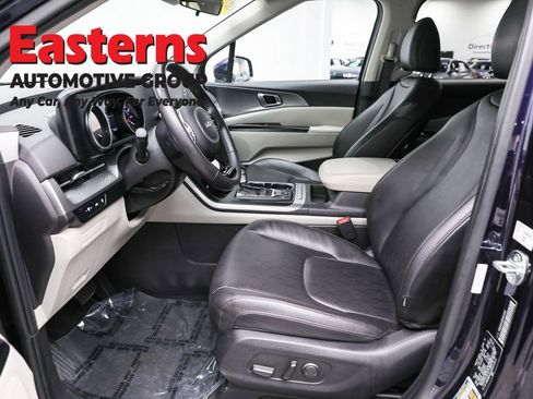 Used 2024 Kia Carnival LX image 14