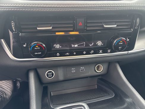 Used 2023 Nissan Rogue SV w/ SV Premium Package AWD/4WD image 14