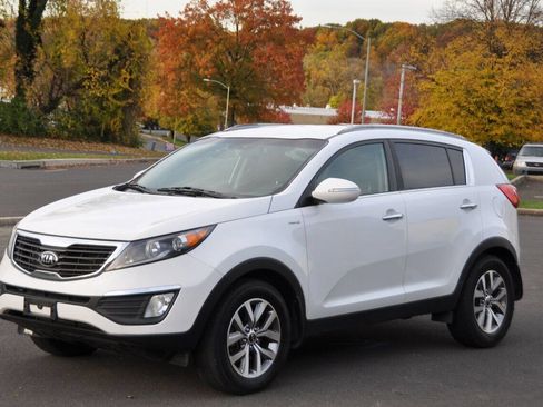 Used 2015 Kia Sportage LX image 2