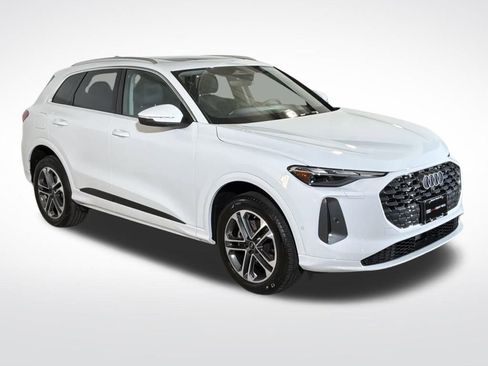 Used 2025 Audi Q5 Premium w/ Convenience Package image 11