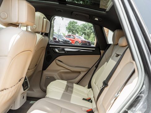 Used 2022 Porsche Macan image 29