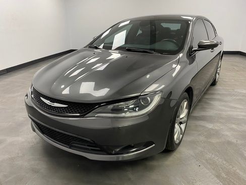Used 2016 Chrysler 200 S w/ Comfort Group image 2