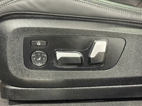 Used 2022 BMW X6 xDrive40i w/ M Sport Package AWD/4WD image 21