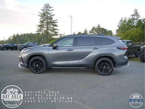 Used 2024 Toyota Highlander XSE image 2