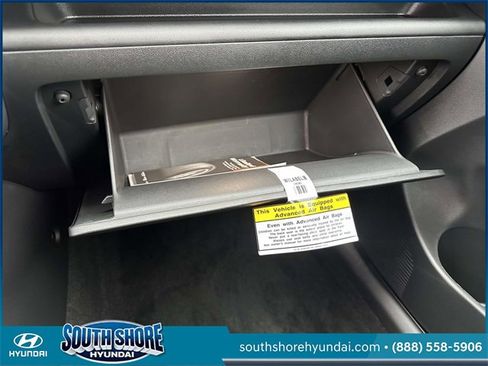 Certified 2025 Hyundai Kona SE image 36