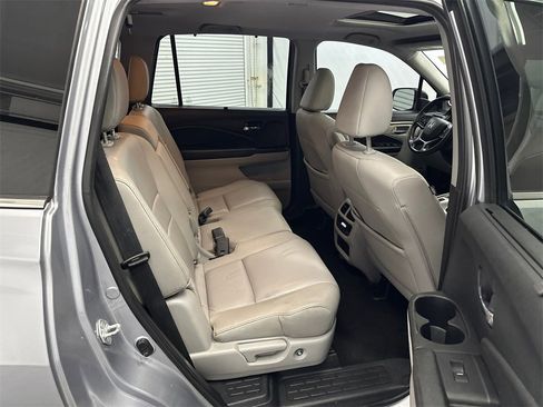 Used 2021 Honda Pilot Special Edition image 17