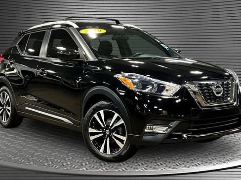 Used 2019 Nissan Kicks SR w/ Exterior Package FWD image 3