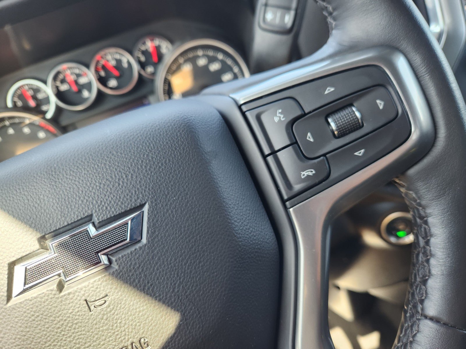 Used 2022 Chevrolet Silverado 1500 RST AWD/4WD image 39