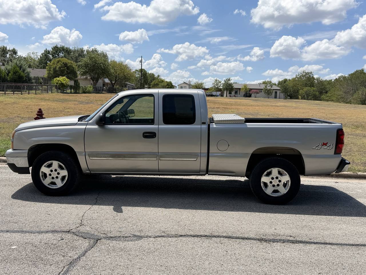 Used 2006 Chevrolet Silverado 1500 LT AWD/4WD image 1