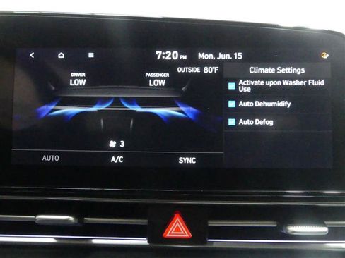 Used 2022 Hyundai Elantra Limited FWD image 45