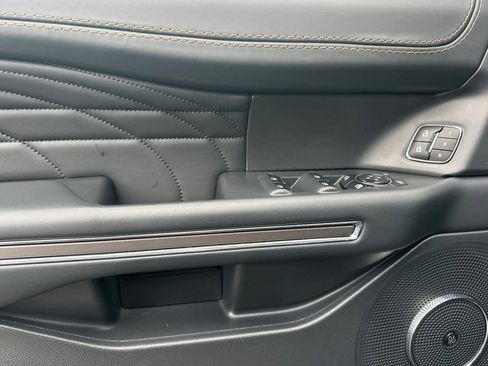 Certified 2023 Ford Expedition Platinum image 12