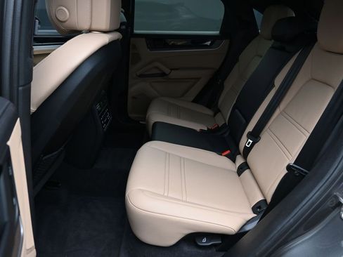 Certified 2024 Porsche Cayenne S AWD/4WD image 17