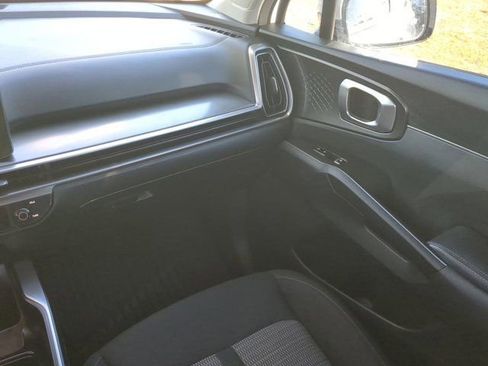 Used 2024 Kia Sorento LX FWD image 16